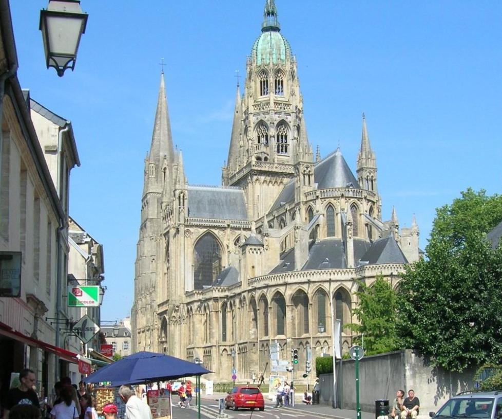 Commes Maison Renovee En Pierres Sejour Spacieux Avec Jardin Et Terrasse Amenagee Pres Omaha Beach & Bayeux A 5Mn De La Mer Tous Commerces מראה חיצוני תמונה